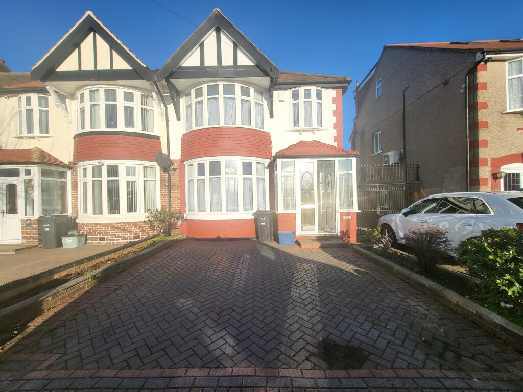 Main image of property: Stradbroke Grove, Ilford, IG5 0DH