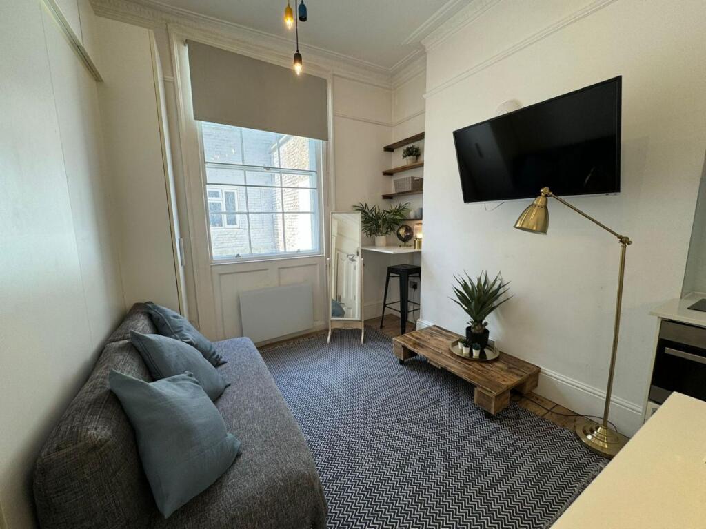 Studio flat for rent
