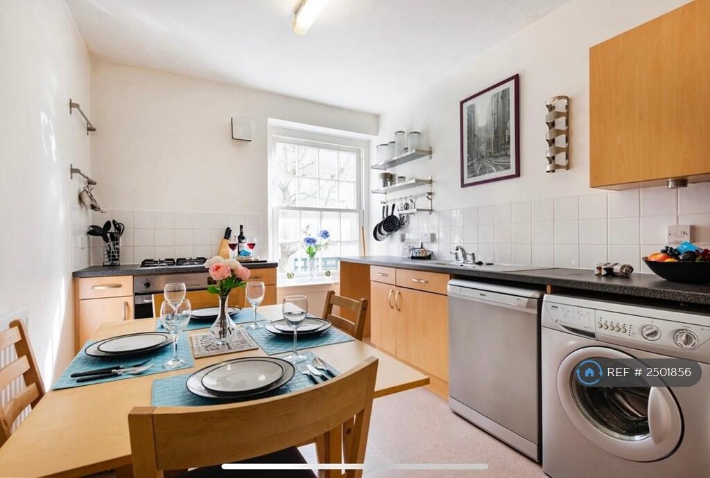 Apartment in London, Somers Town - View 5