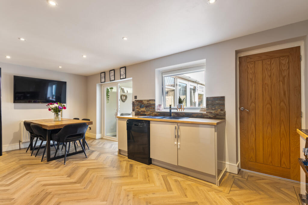 House in Doncaster - View 5