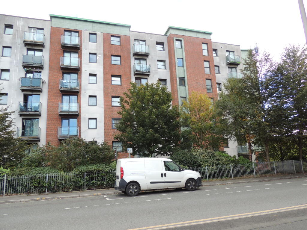 1-bed flat on 116, Lower Hall Street, St. Helens, £26,000