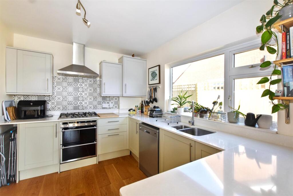 Greenleaf Gardens, Polegate photo 3