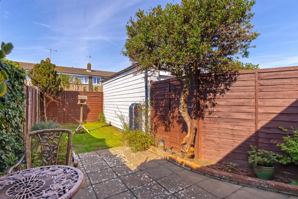 Kipling Avenue, Worthing photo 4