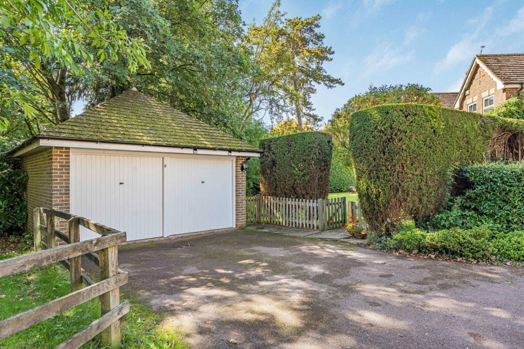 Durfold Road, Horsham photo 4