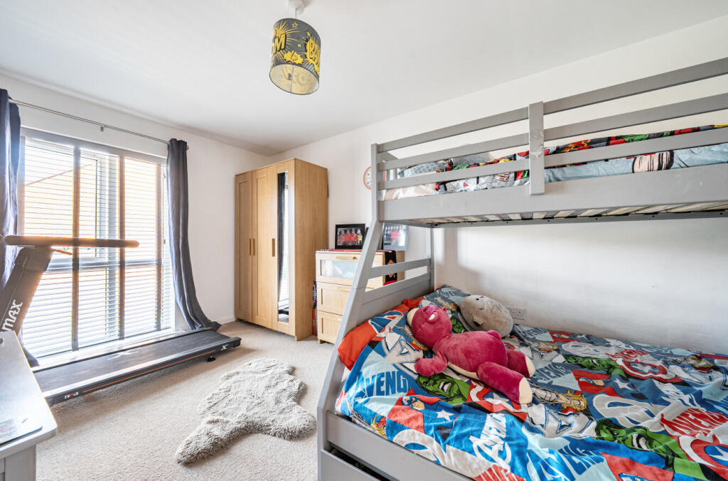14 Stable Place, Bordon photo 4