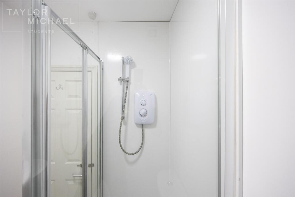 6 bedroom terraced house for rent