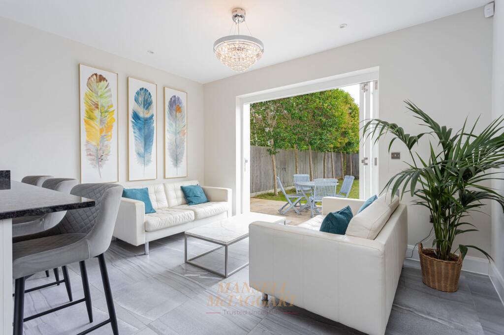 House in Reigate and Banstead, Horley - View 4
