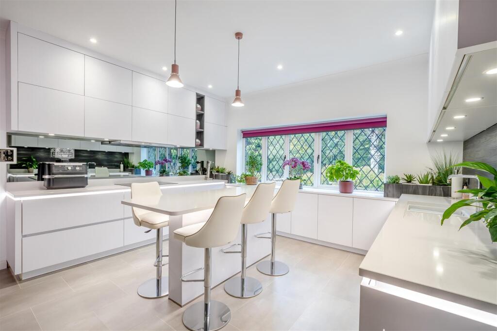 Monmouth Drive, Sutton Coldfield photo 4