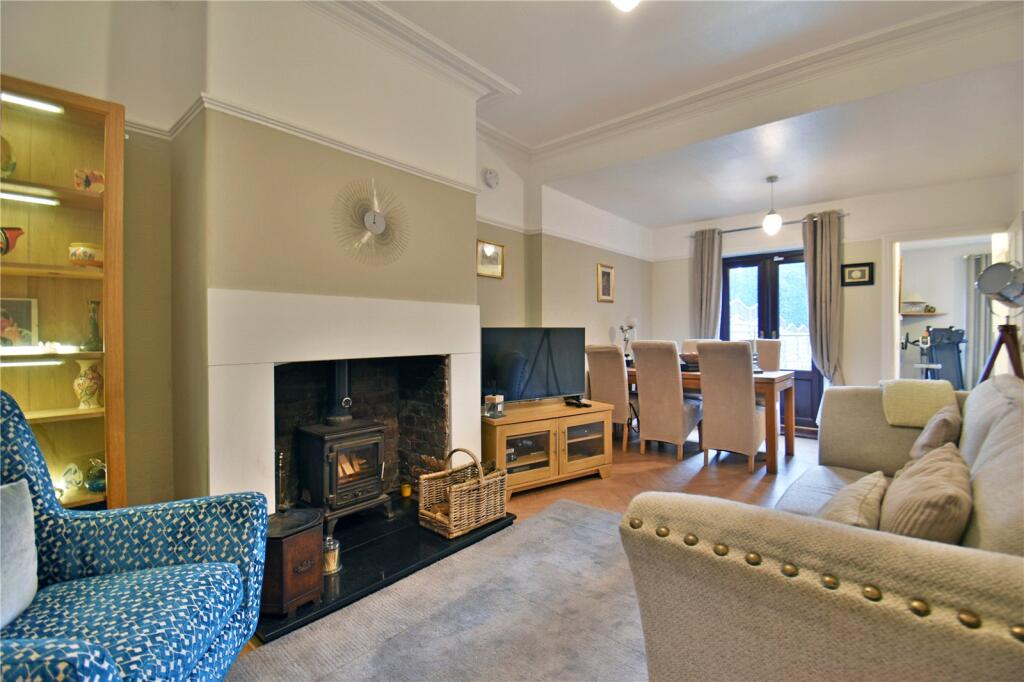 146 Stamford Road photo 4