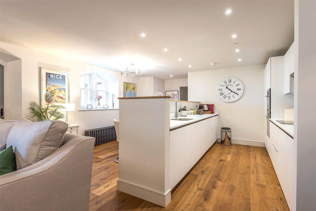 Apartment in Edinburgh - More