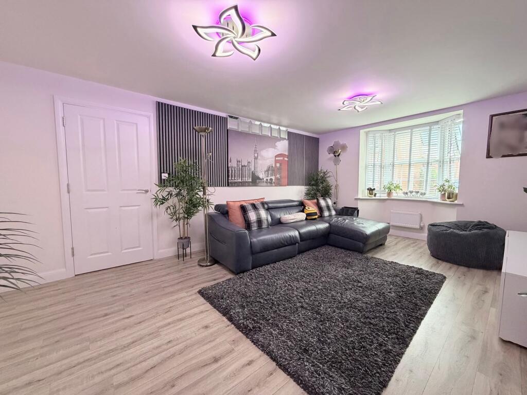 House in Stroud, Hunts Grove - View 3