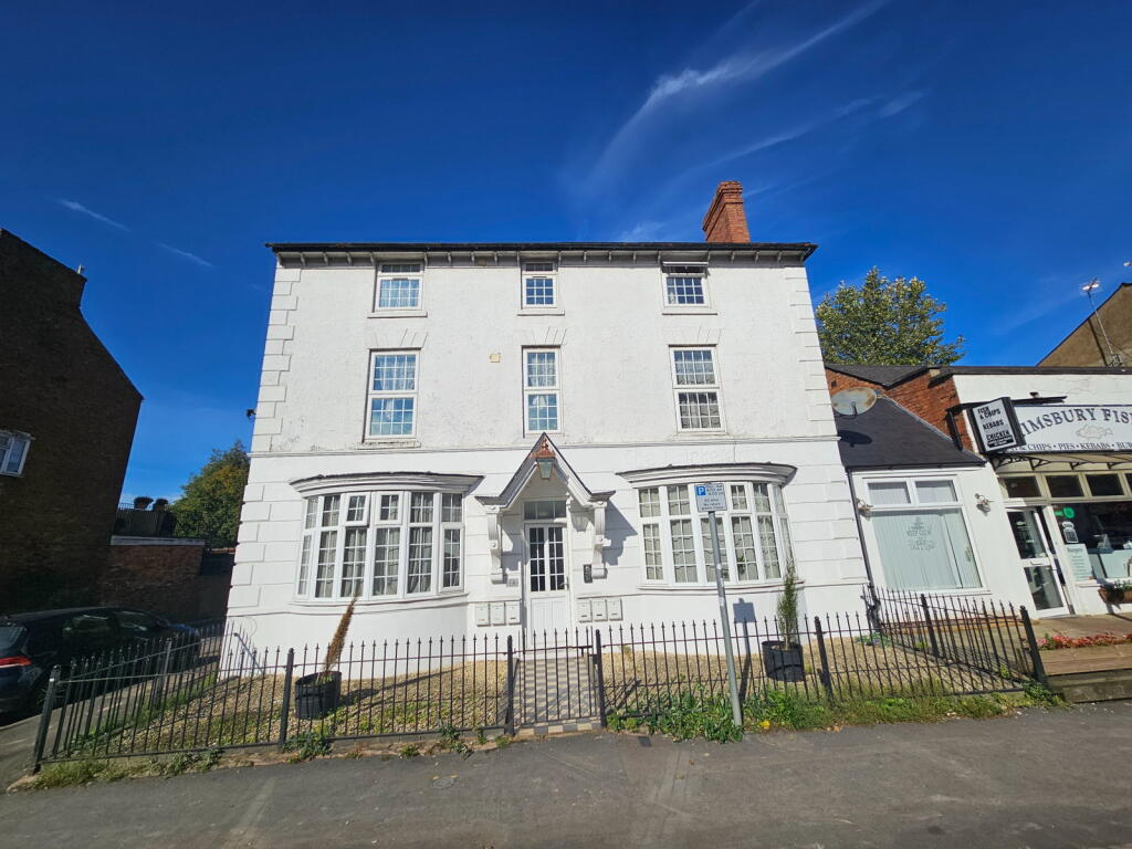 Main image of property: Middleton Road, Banbury, OX16 3QR