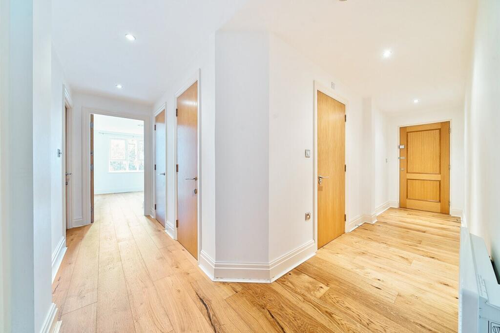 Apartment in Kingston upon Thames - More