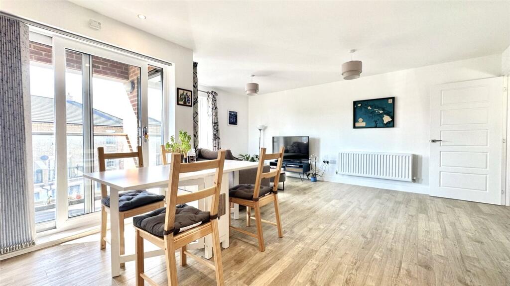 Apartment in Dartford, Ebbsfleet Green, Ebbsfleet Valley - View 5