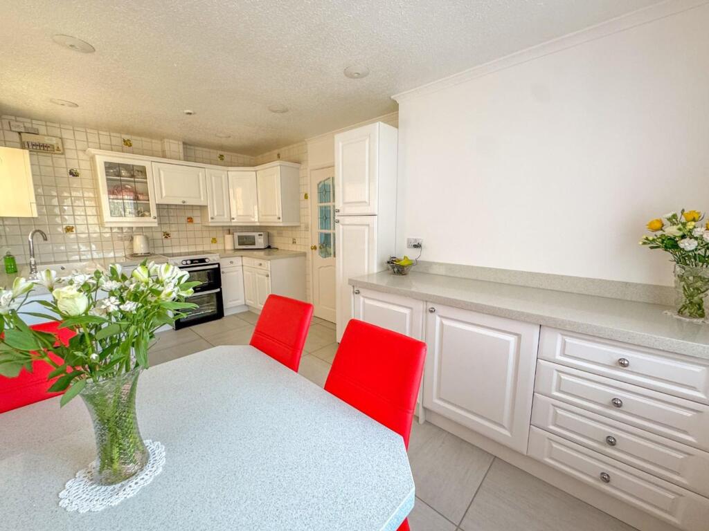 House in Nuneaton and Bedworth, Warwickshire - View 6
