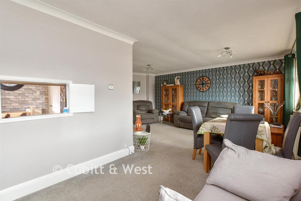 Victoria Avenue, Peacehaven, East Sussex photo 3
