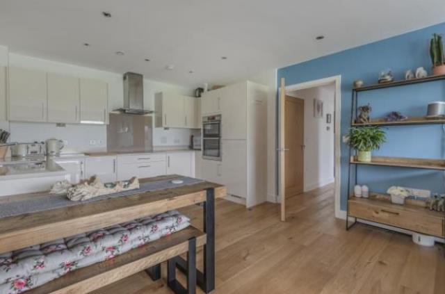 Apartment in Reading, Greenham - View 4