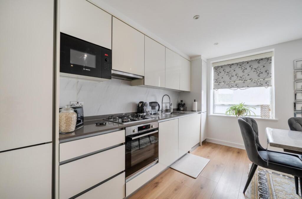 Apartment in London, Stanmore - View 5