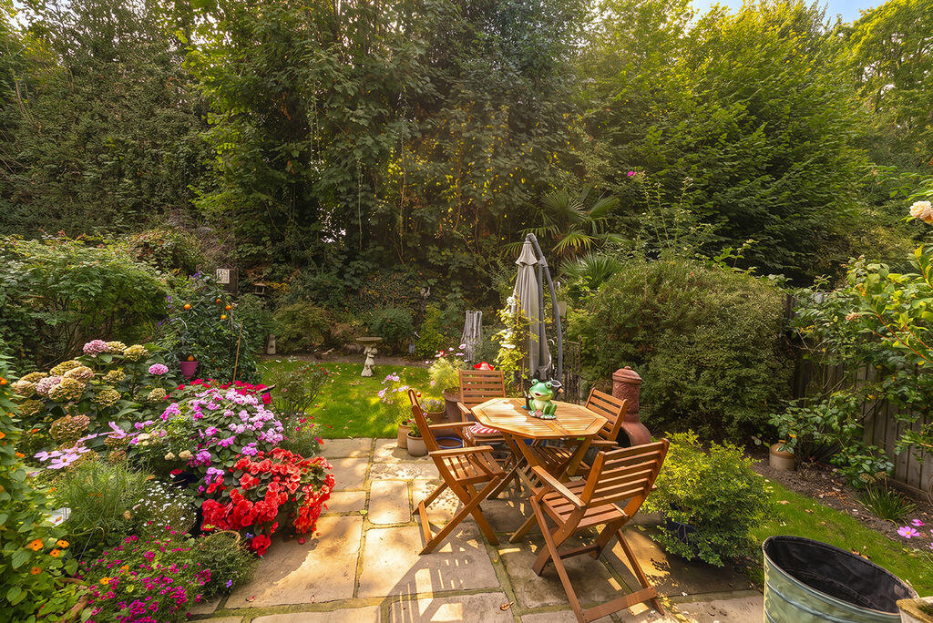 House in Tunbridge Wells, Pembury - More