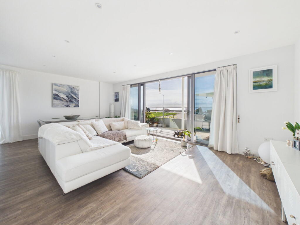 62 Brighton Road, Worthing, BN11 2FL photo 4