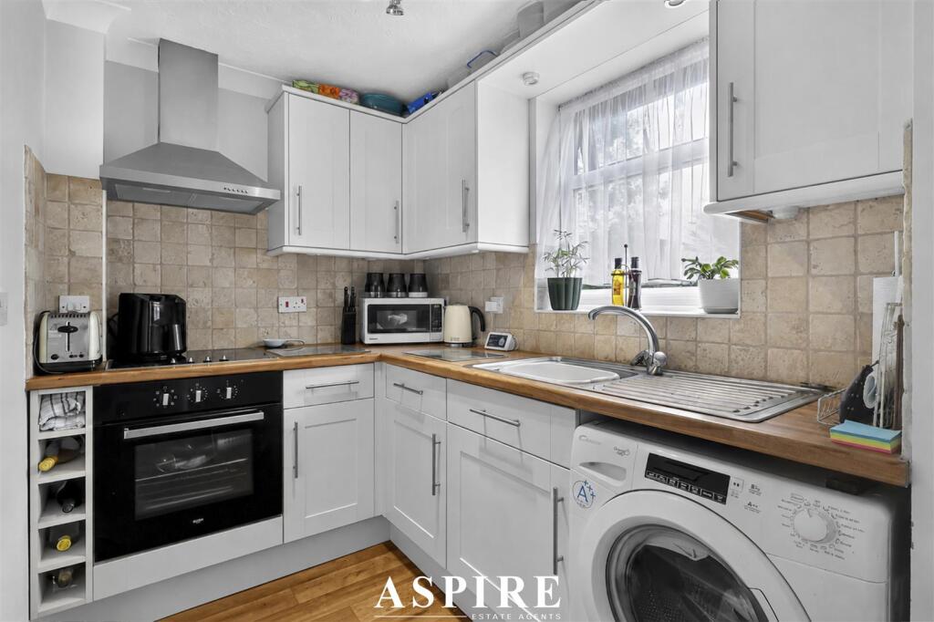 Apartment in Castle Point, Benfleet - More