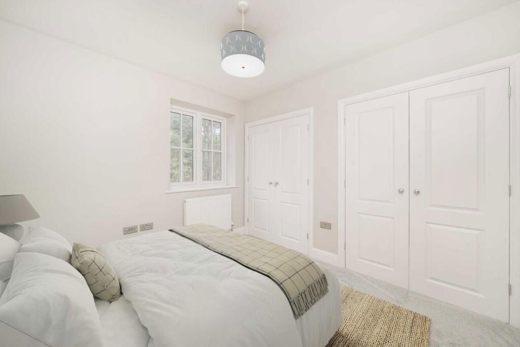 House in Chessington, Hook - View 4