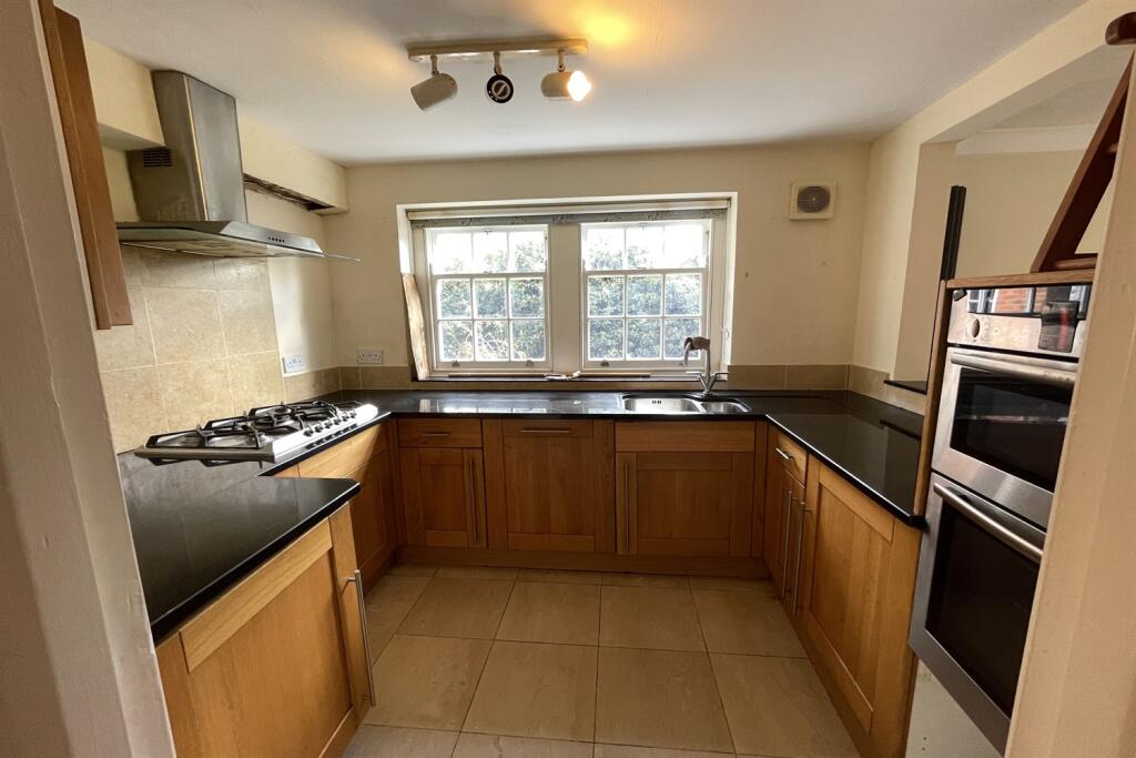 Apartment in Reading - View 4