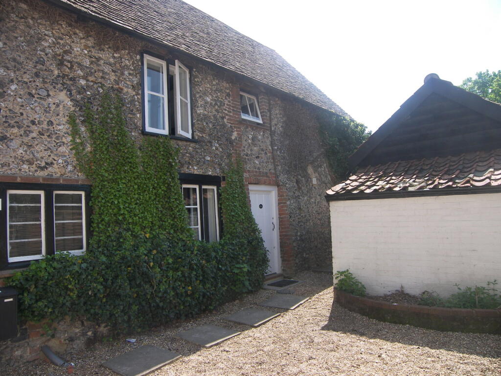 Main image of property: 214 Lower Road, Bookham, Leatherhead, KT23 4DE