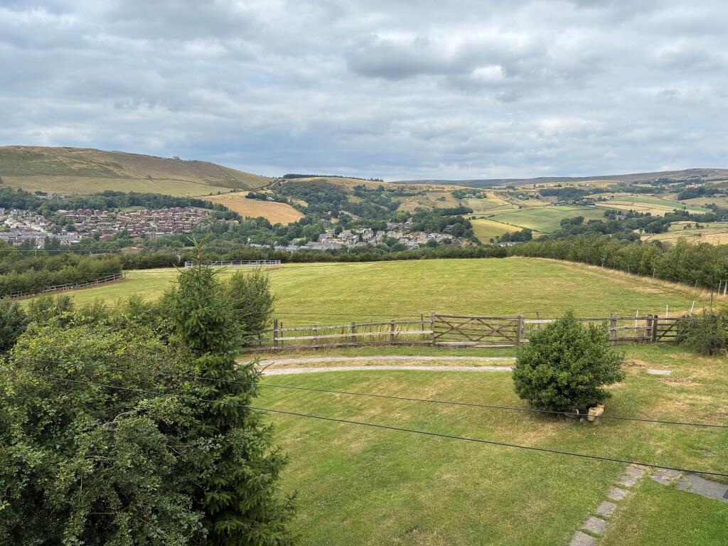 2 Fairbanks Farm Cottage, Lee Side, Diggle, Oldham photo 2
