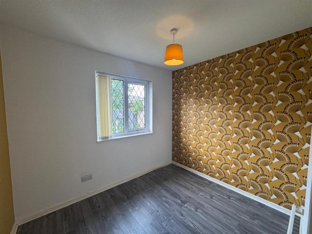 House in Bradford, Low Moor - More
