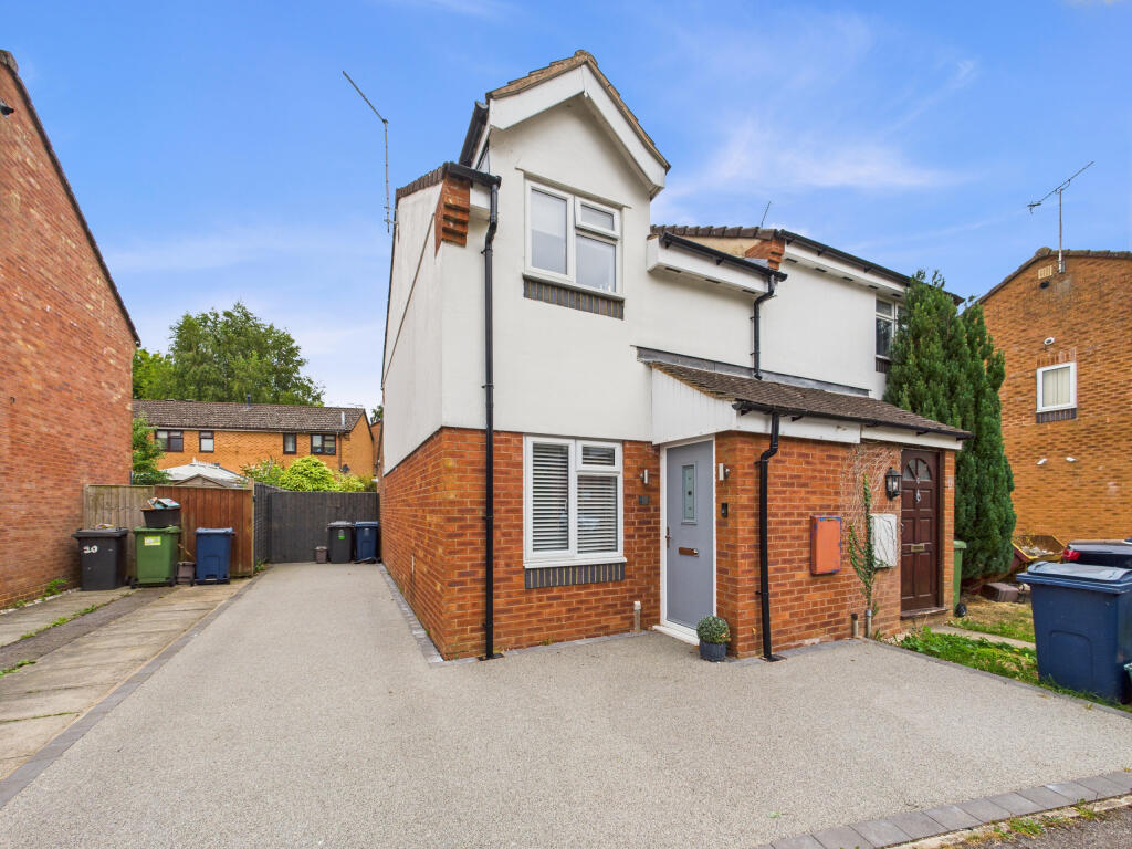 2-bed semi-detached on Barkus Way, Stokenchurch, High Wycombe, Buckinghamshire, £375,000