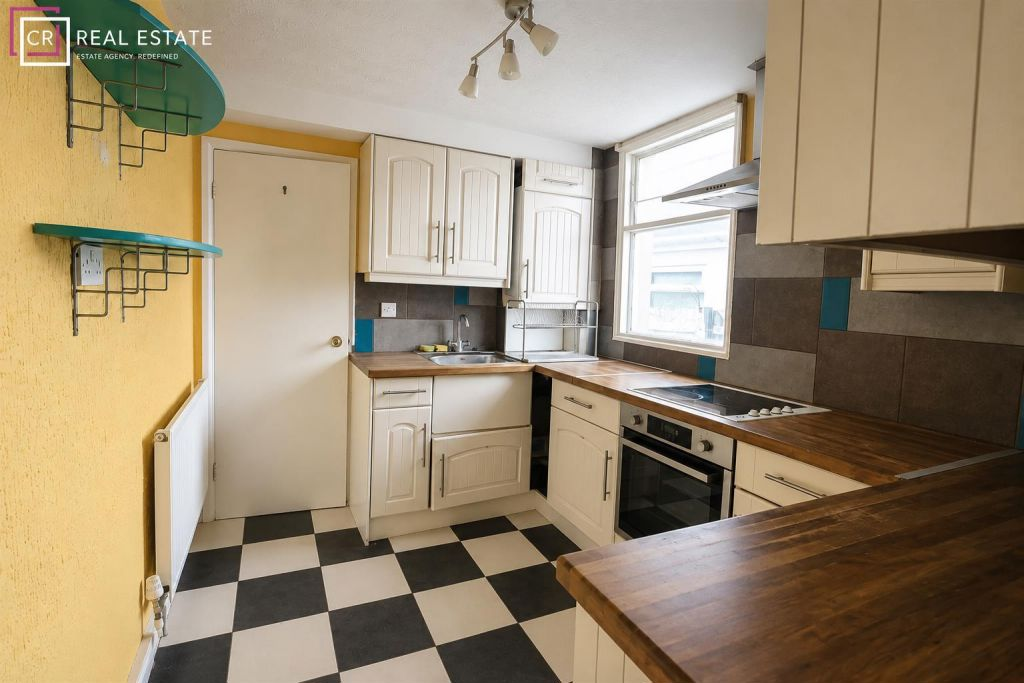 House in Chatham, Luton - View 5