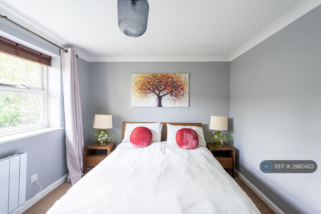 Apartment in Twickenham - View 3