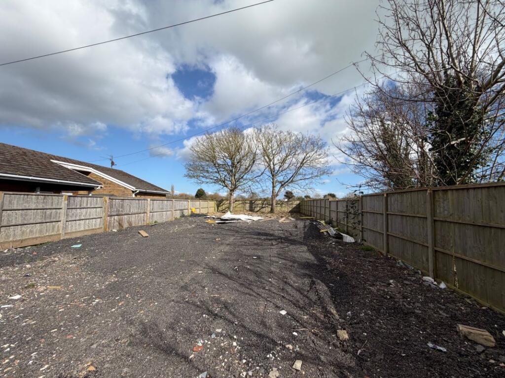 Land Adjacent Pavilion Bungalow, Hook Lane, Bognor Regis, West Sussex, PO22 8AT - View 3