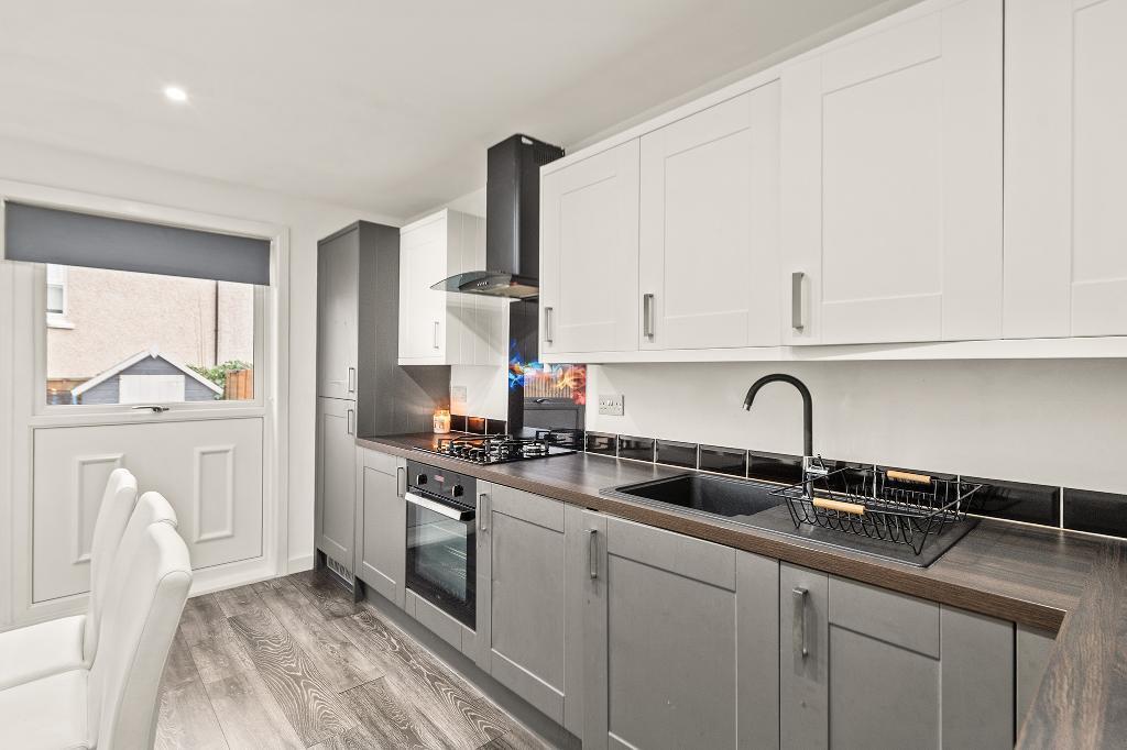 House in Stenhousemuir, Antonshill - View 4
