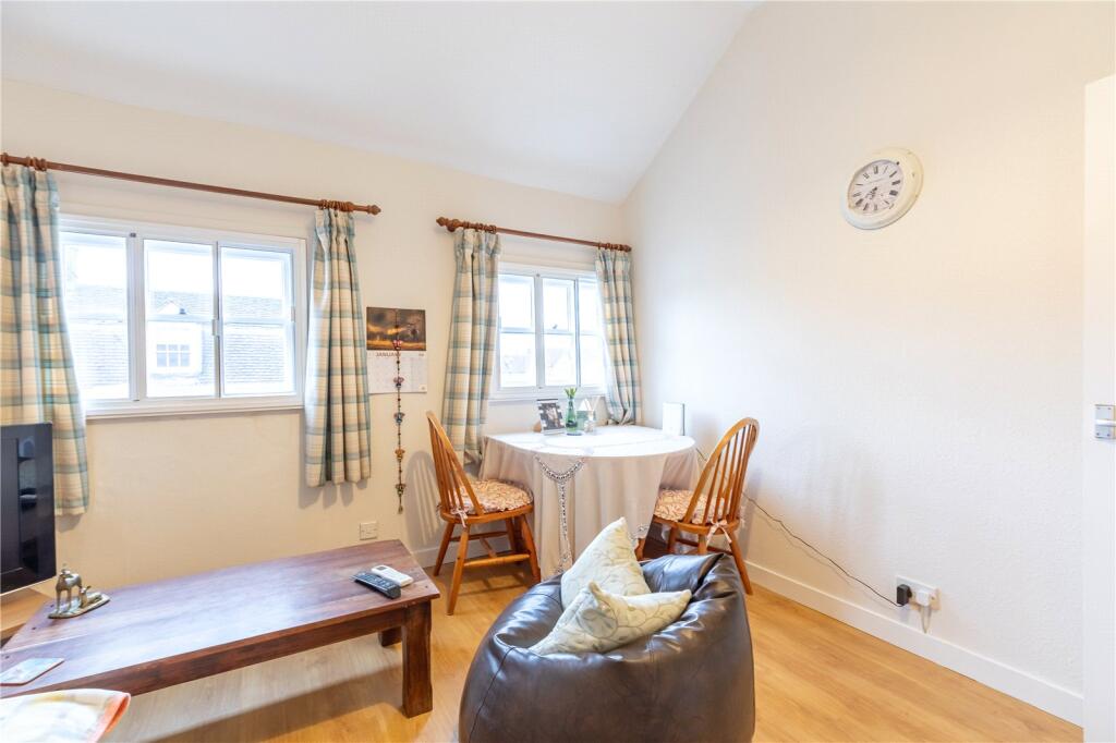 London Road, Marlborough, Wiltshire, SN8 photo 4