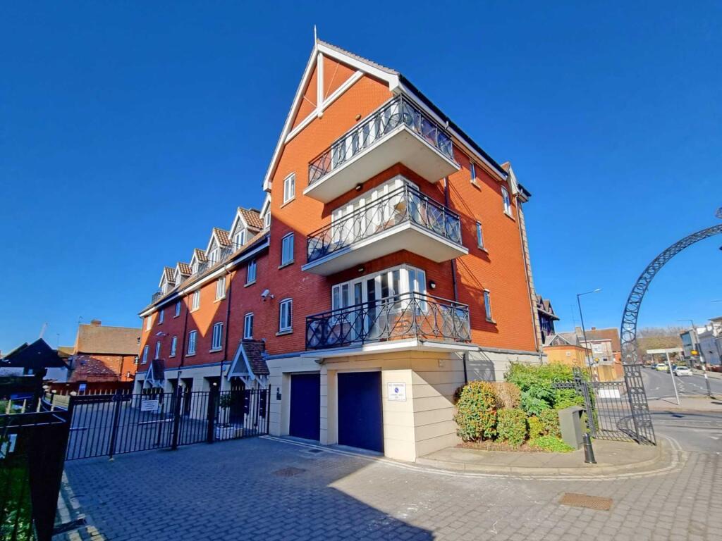 Main image of property: Neptune Square, Ipswich