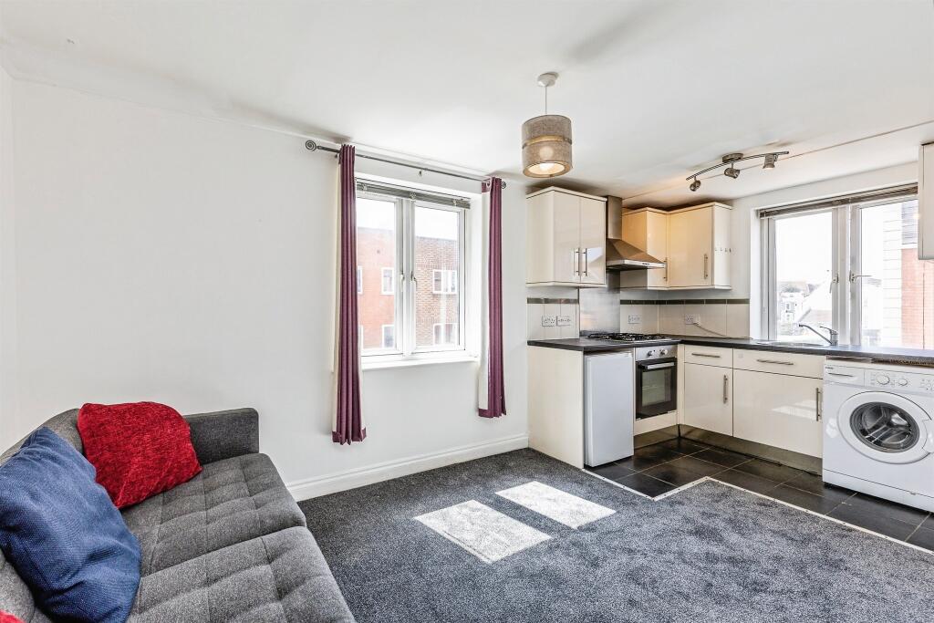 Apartment in Bristol, Bedminster - More