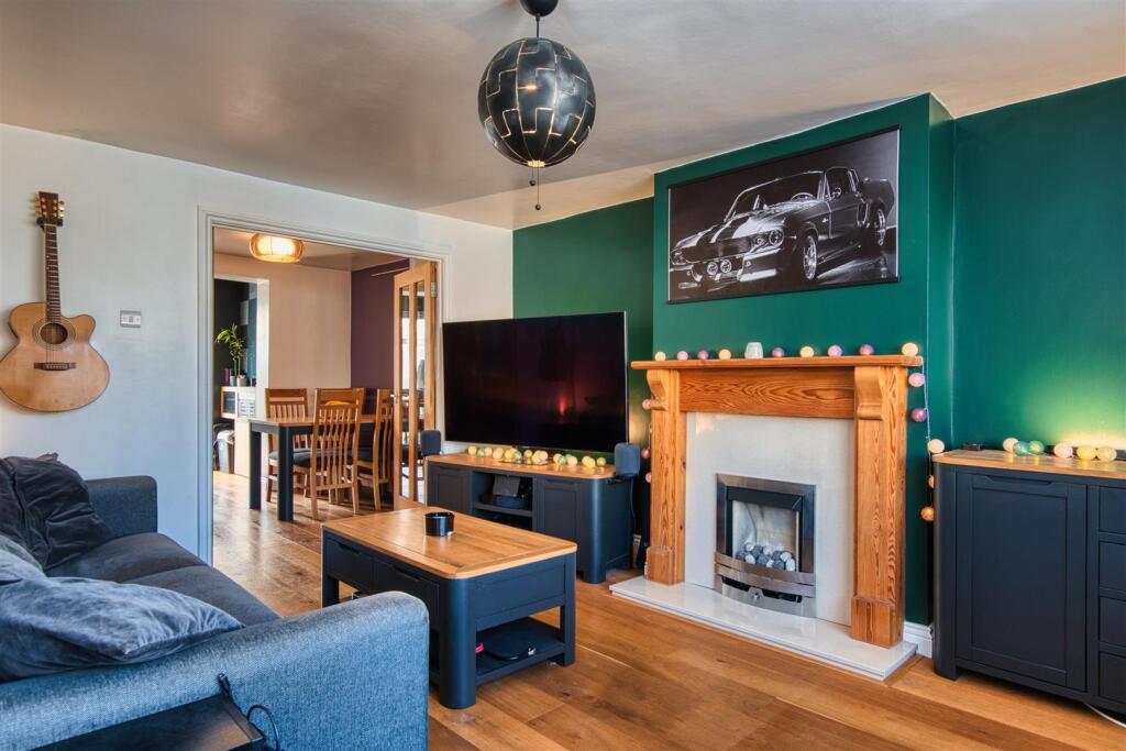 House in Leeds, West Yorkshire - View 2