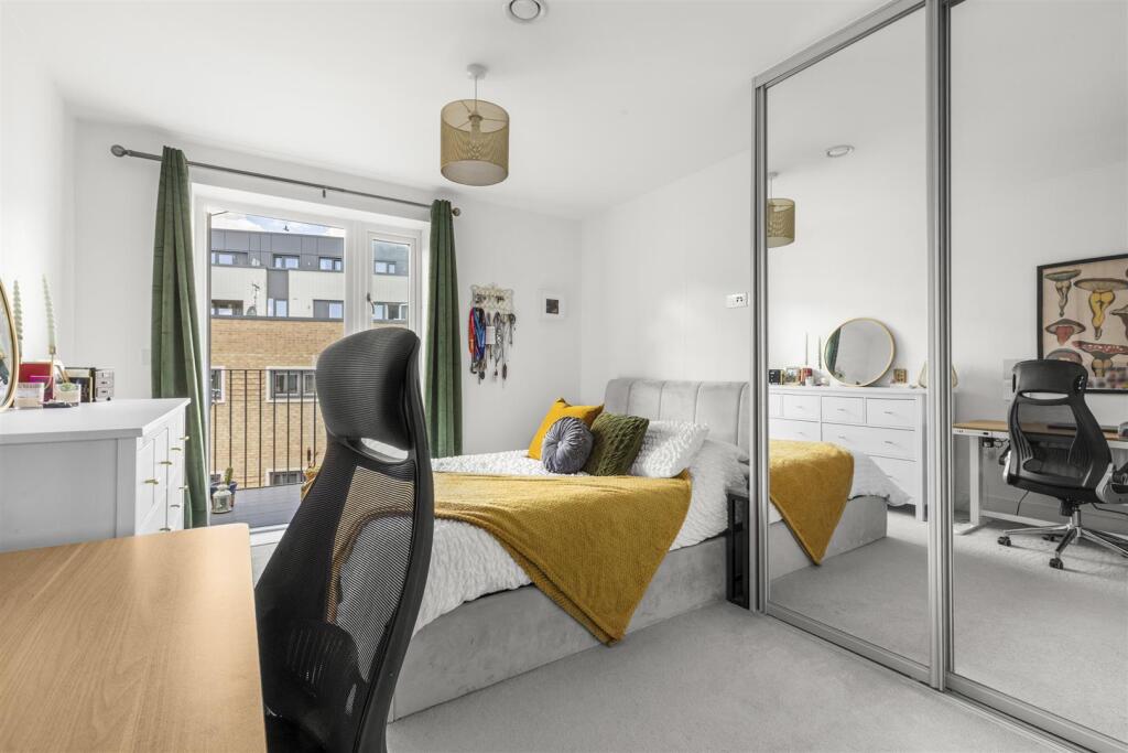 Apartment in High Wycombe, Daws Hill - More