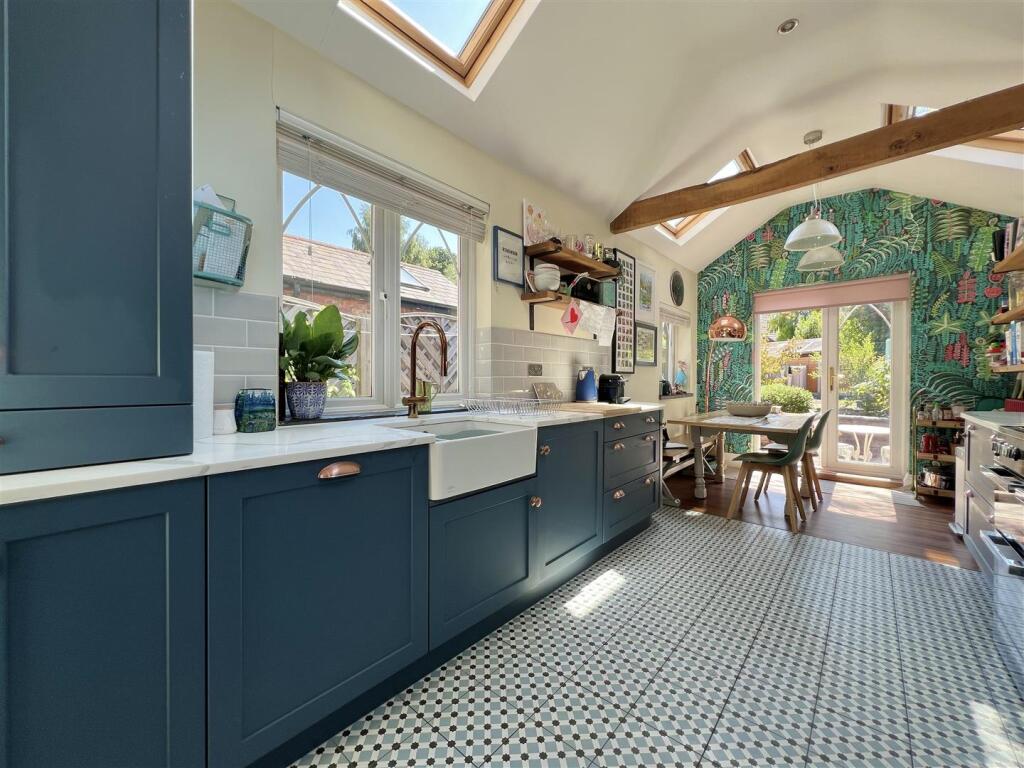 House in Bromsgrove, Hagley - More