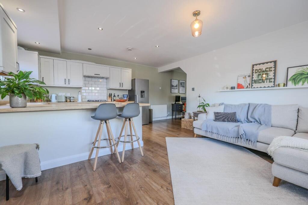 Main image of property: Glendale Gardens, Leigh-On-Sea