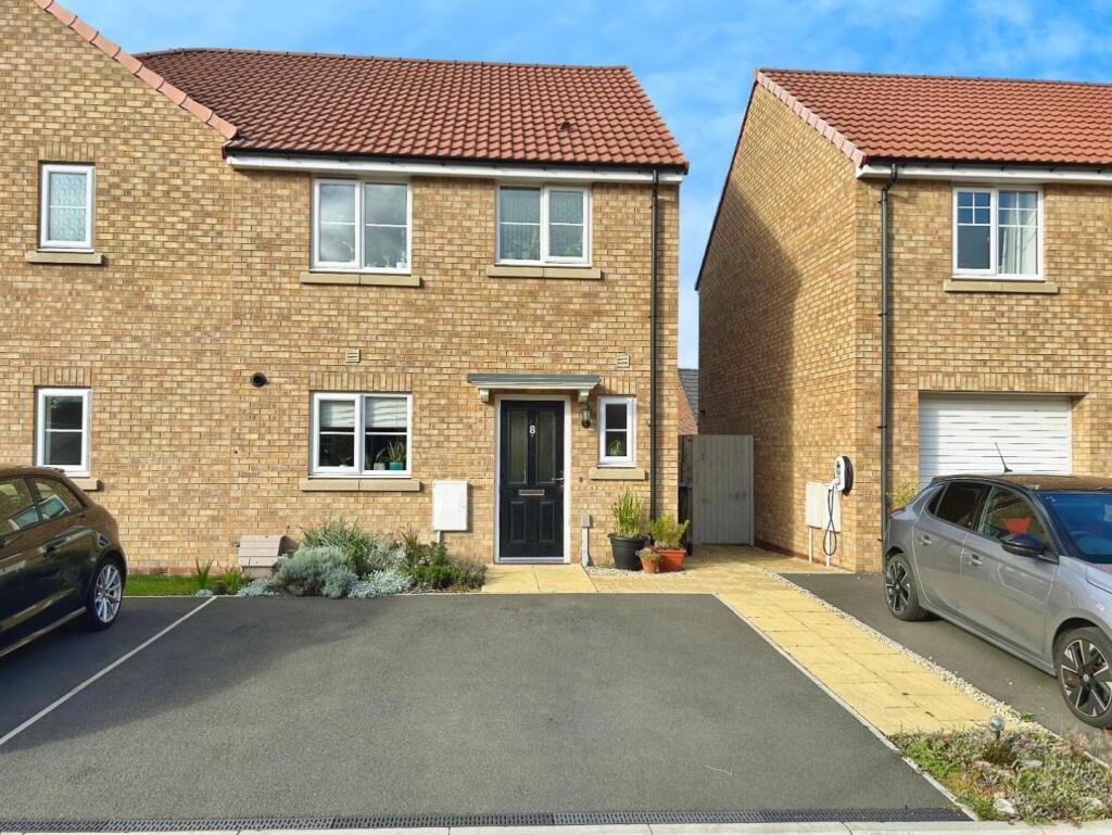 3-bed semi-detached on Gatekeeper Close, Knaresborough, £275,000