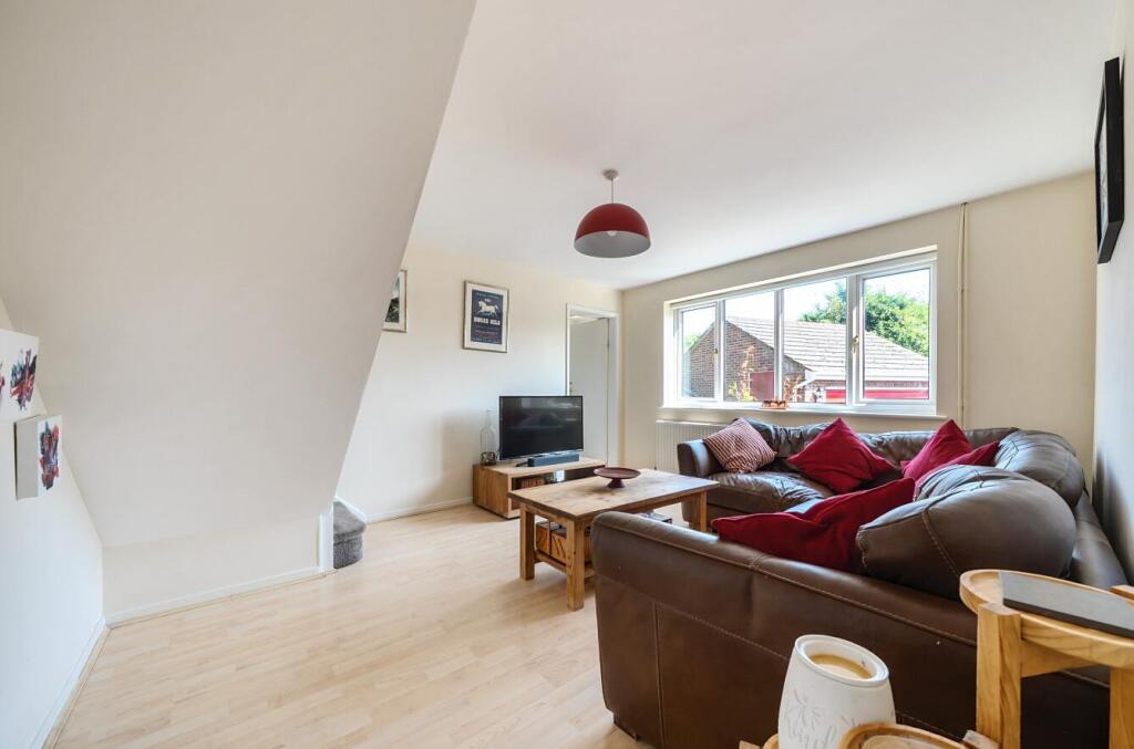 Highcliffe Drive, Eastleigh photo 3