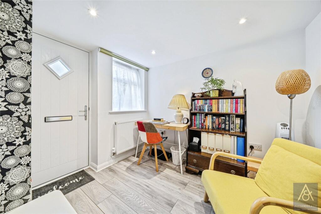 Bartlett Place, Buckingham, Buckinghamshire photo 3