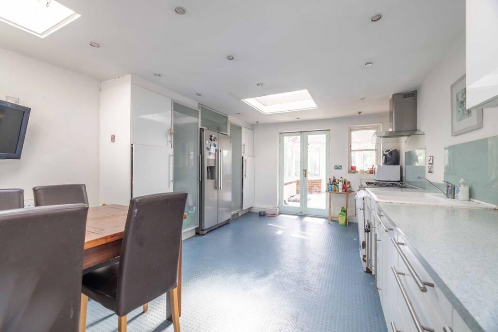 House in Slough - View 3