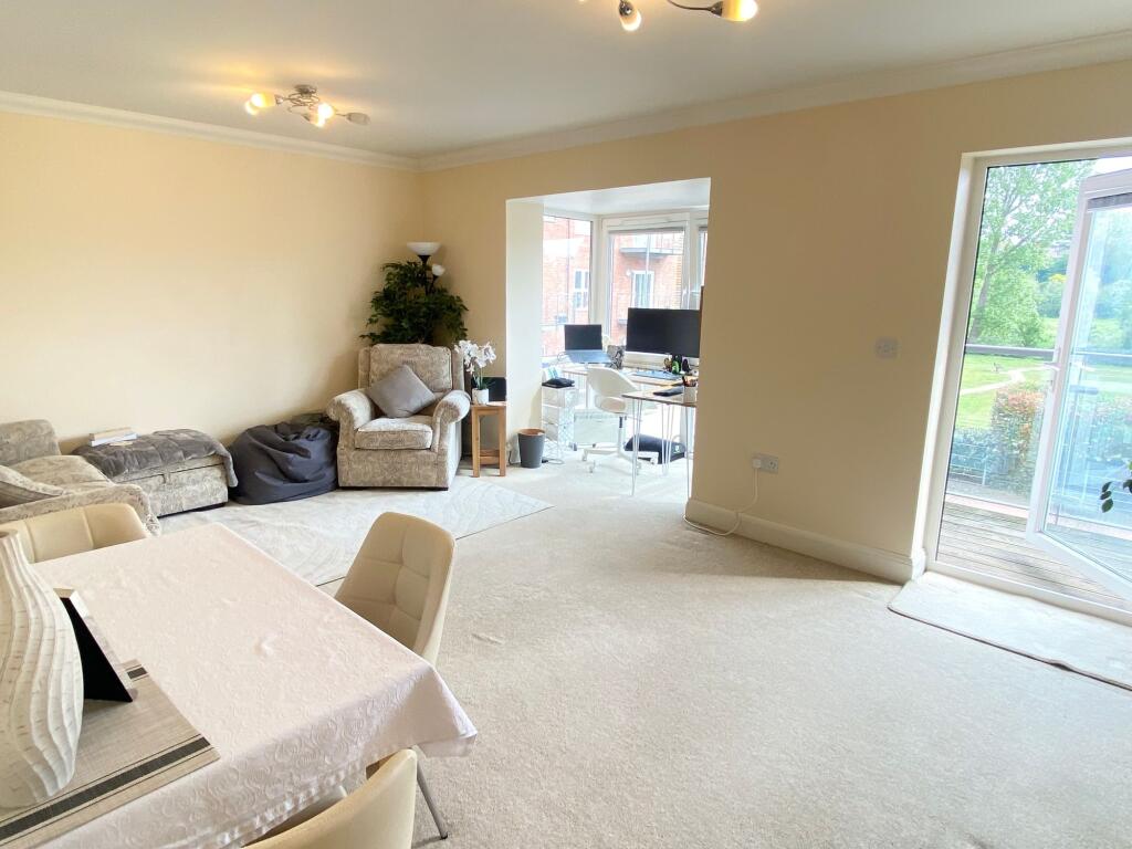 Apartment in Warwick - View 4