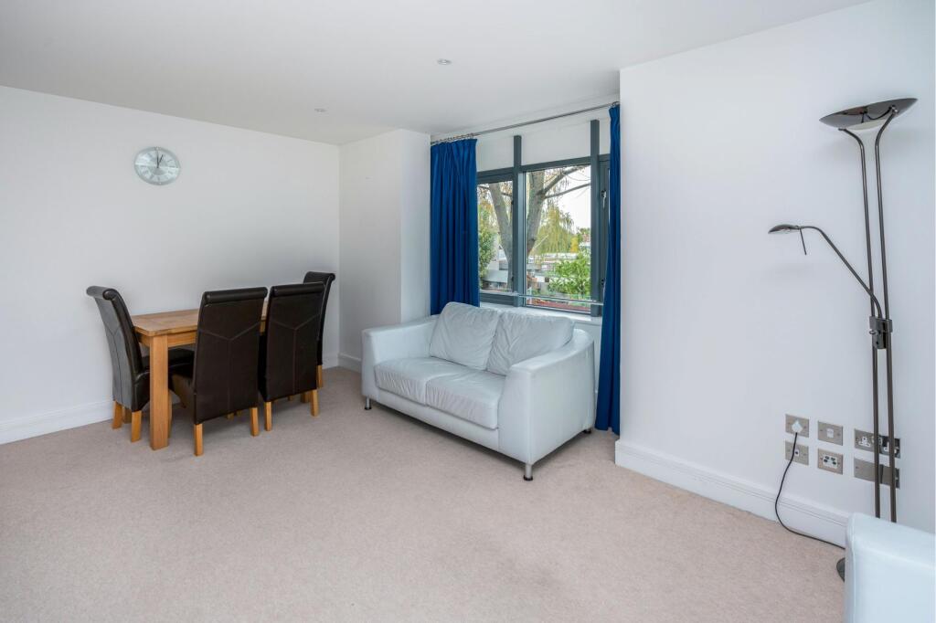 Apartment in Sutton - View 5