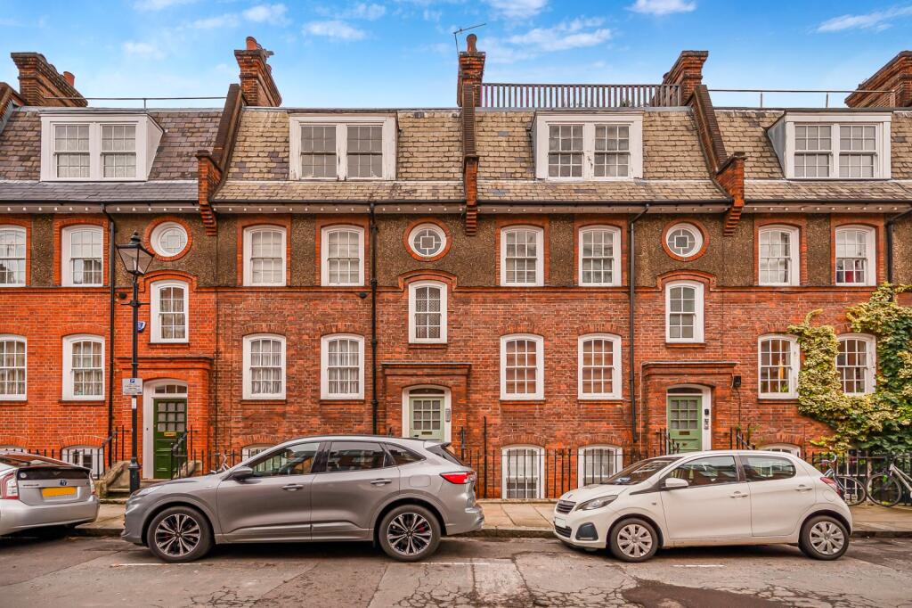 1-bed flat on Pleasant Place, 
Islington, N1, £375,000