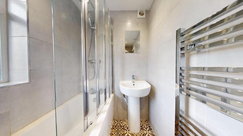 6 bedroom semi-detached house for rent